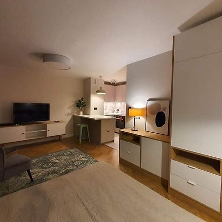 Mlociny Metro Apartment 3 Varşovia Exterior foto